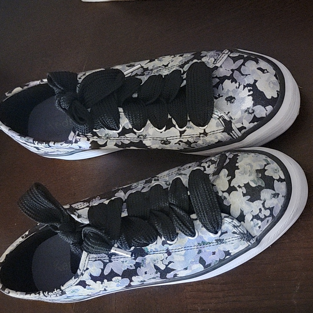 Ked flowery tennis shoes